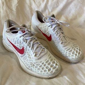 Men’s Nike tennis shoes